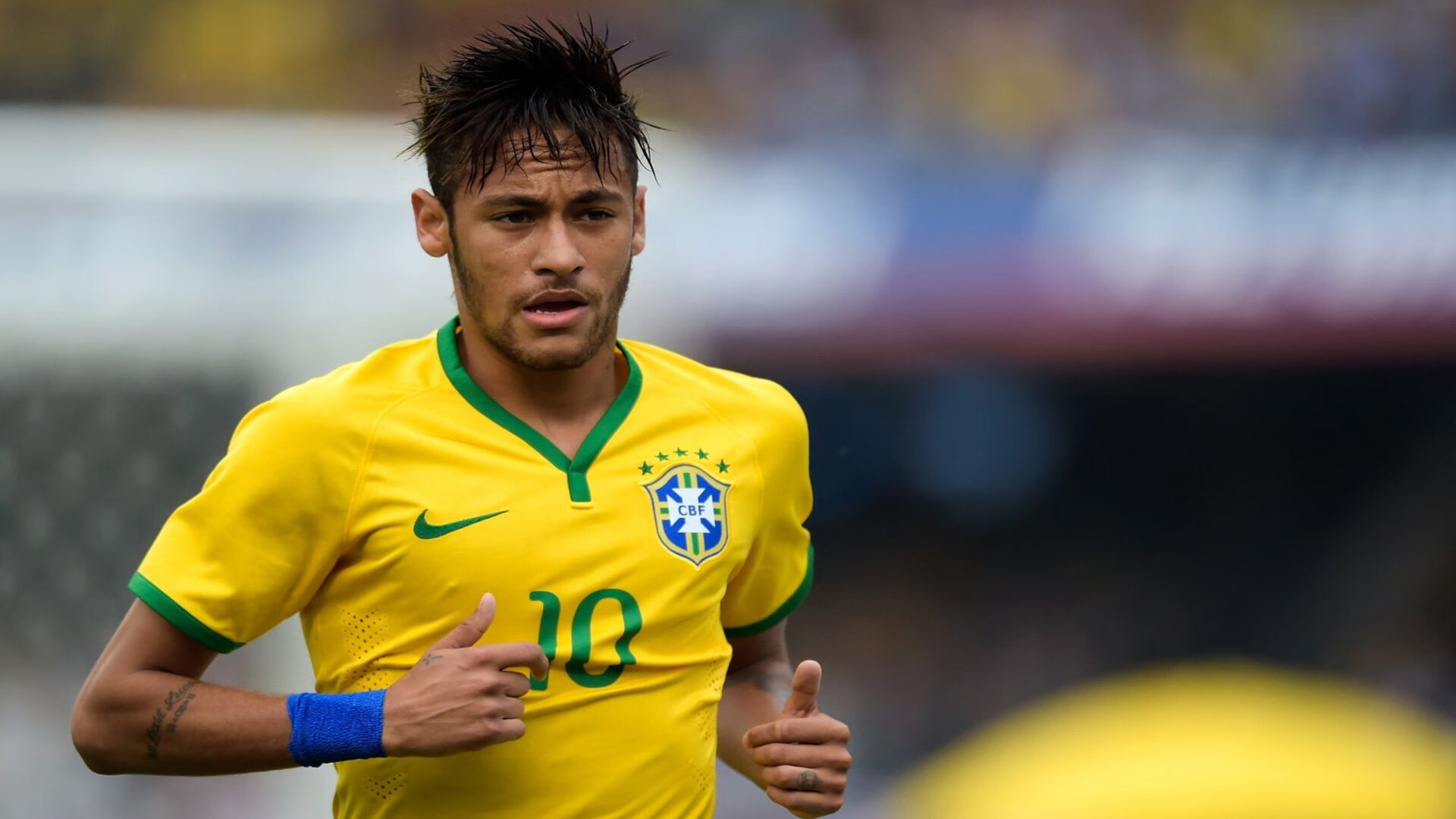 “足球+文化+旅游”融合模式带动行业跨界转型,行业潜力巨大,足球文化产业